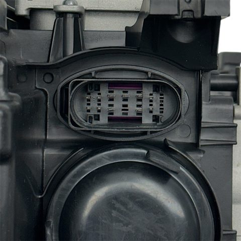 Sağ Far ( LED Beyinler Üstünde)